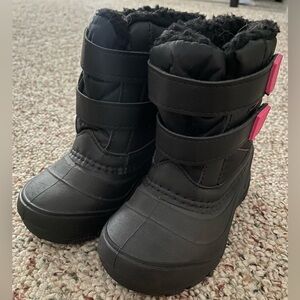 Little girls Wonder Nation snow boots - never worn!